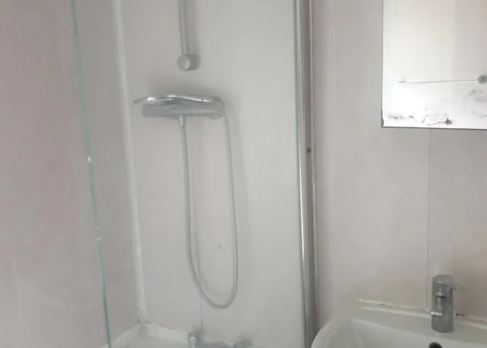 ゲストハウス Mother-in-law リーズ