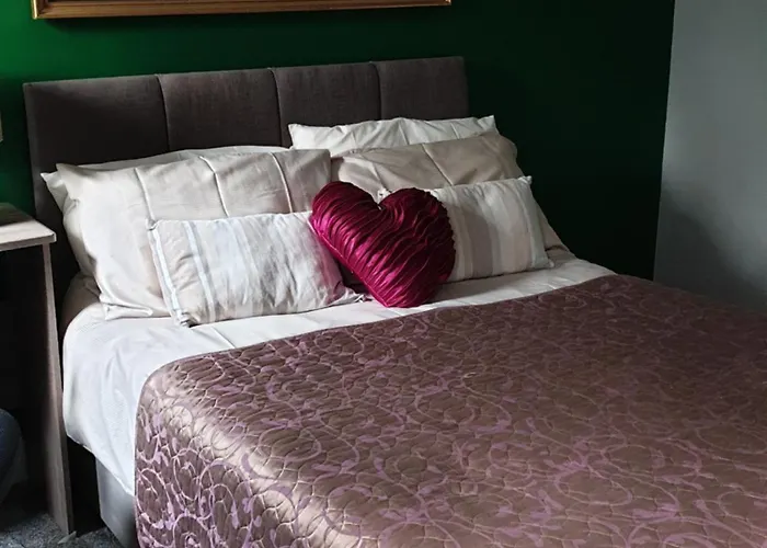 ゲストハウス Mother-in-law リーズ